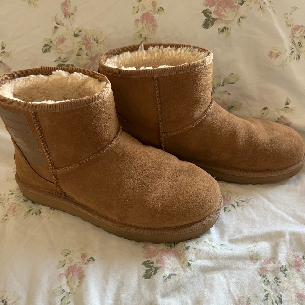 UGG SHORTIES CHESTNUT
